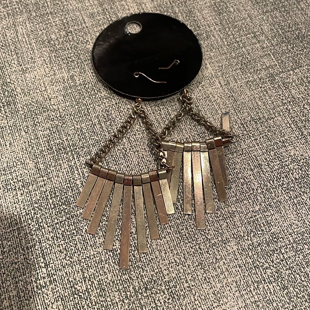 Earring - Picture 4 of 4